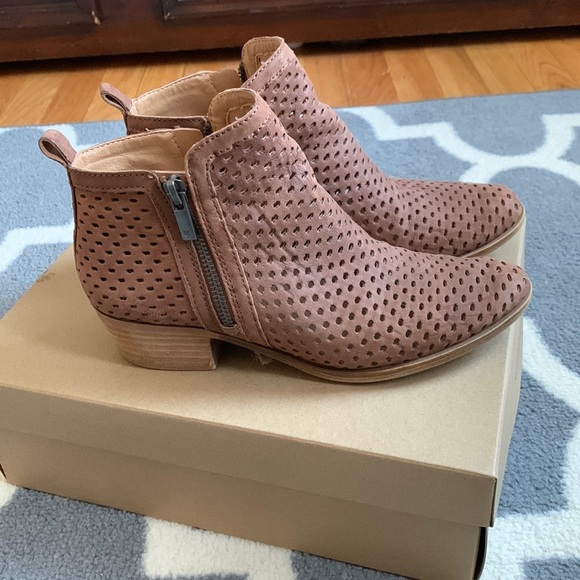 Womens Lucky Brand perforated Booties - Picture 1 of 7